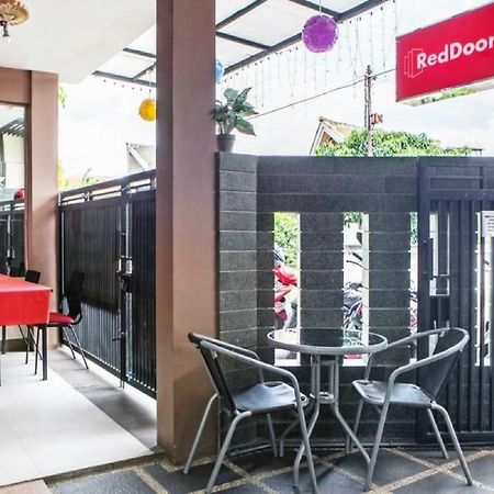 Reddoorz Plus Near Isola Upi Hotel Bandung Bagian luar foto