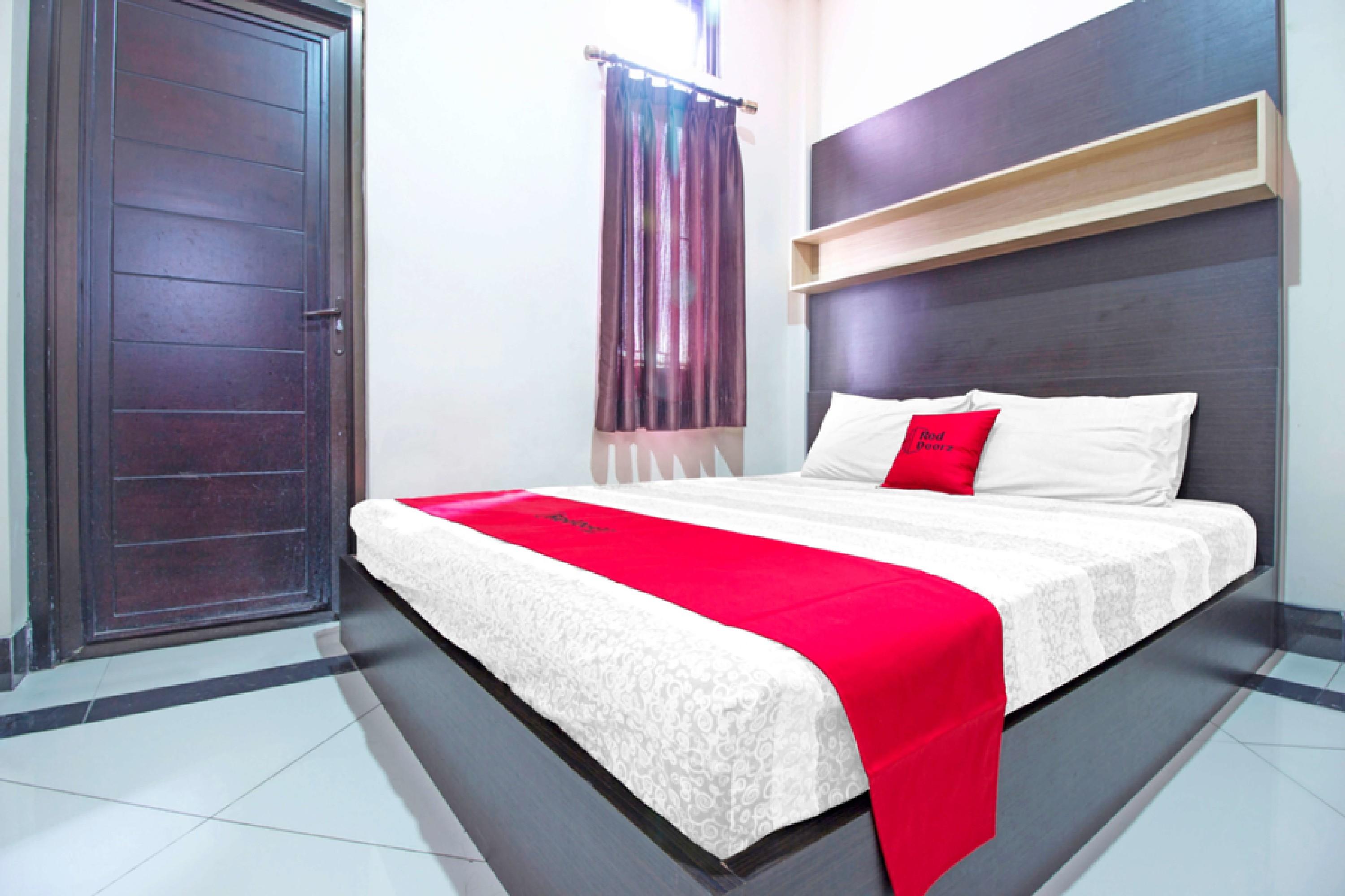 Reddoorz Plus Near Isola Upi Hotel Bandung Bagian luar foto