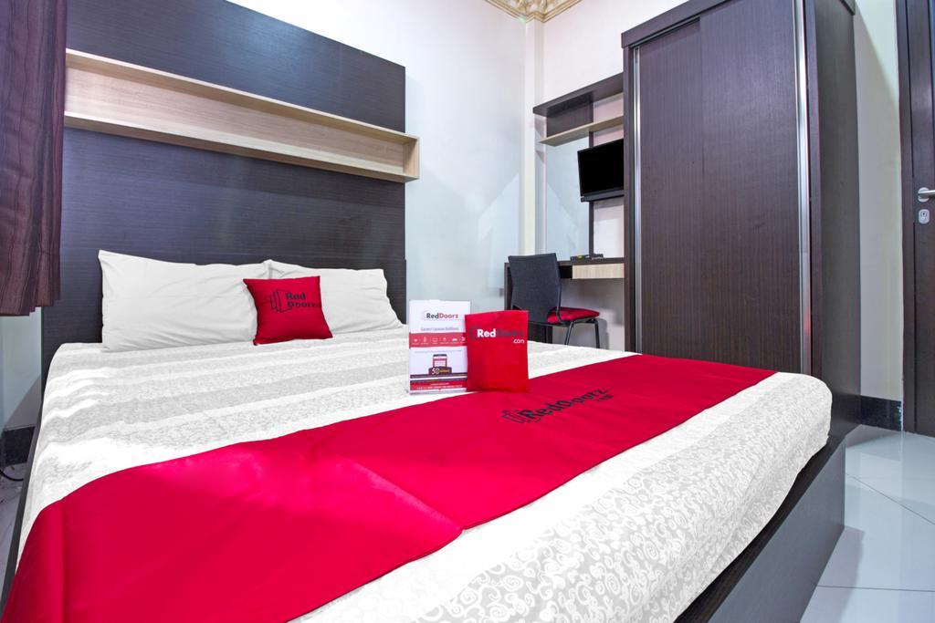 Reddoorz Plus Near Isola Upi Hotel Bandung Bagian luar foto