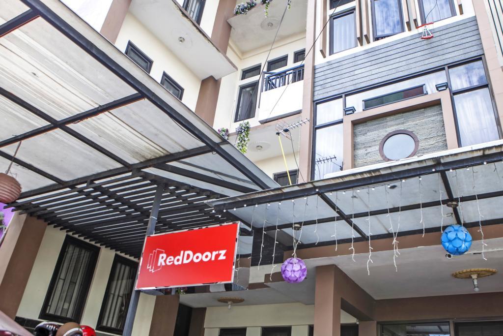 Reddoorz Plus Near Isola Upi Hotel Bandung Bagian luar foto