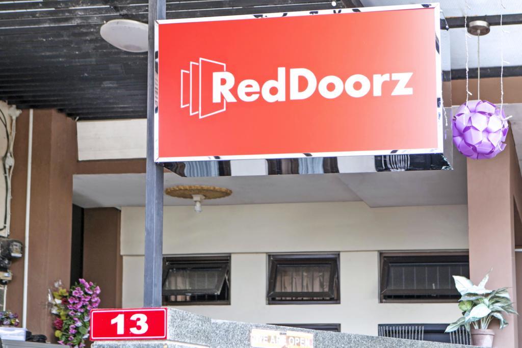 Reddoorz Plus Near Isola Upi Hotel Bandung Bagian luar foto