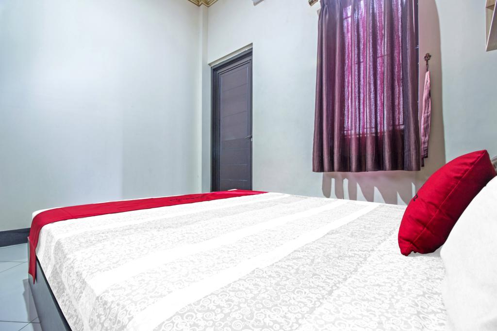 Reddoorz Plus Near Isola Upi Hotel Bandung Bagian luar foto