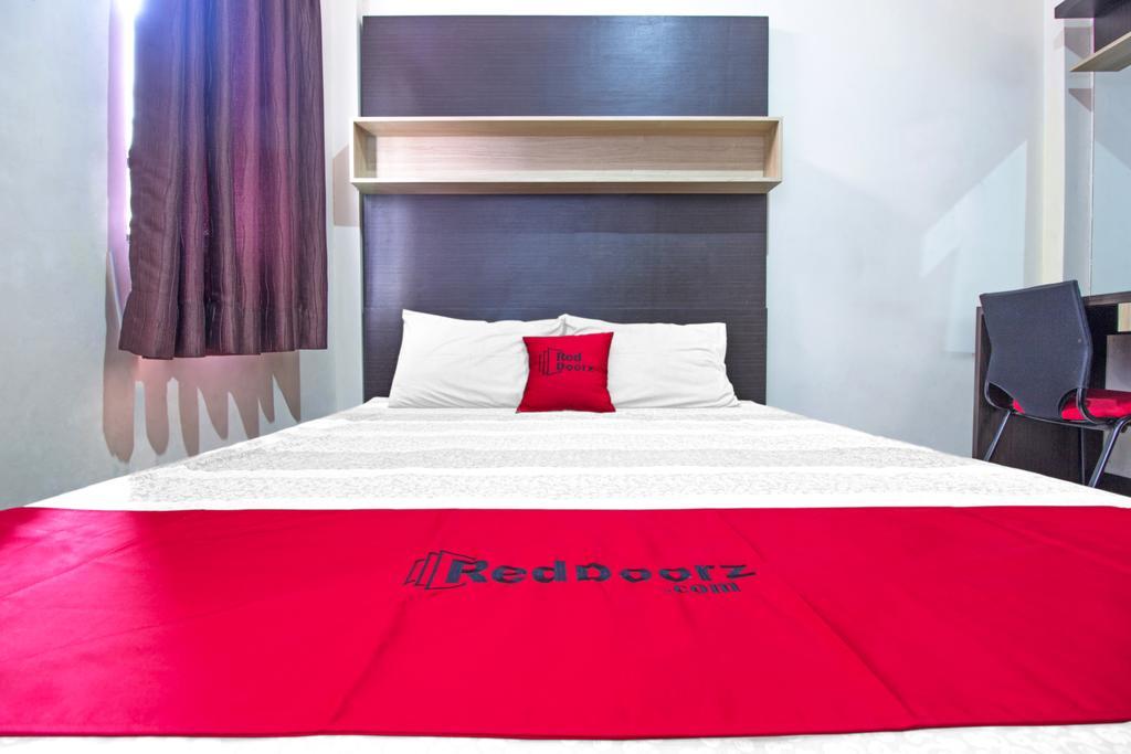 Reddoorz Plus Near Isola Upi Hotel Bandung Bagian luar foto