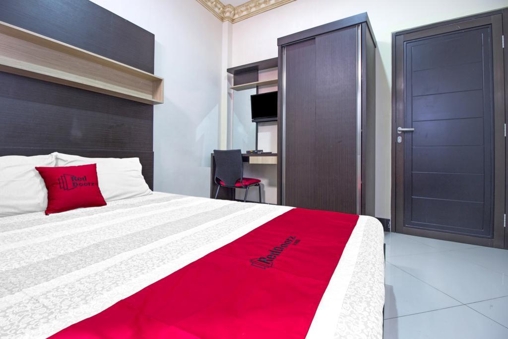 Reddoorz Plus Near Isola Upi Hotel Bandung Bagian luar foto