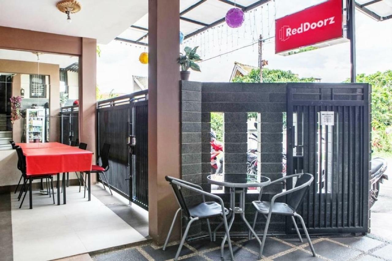 Reddoorz Plus Near Isola Upi Hotel Bandung Bagian luar foto